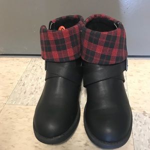 Women’s plaid boots